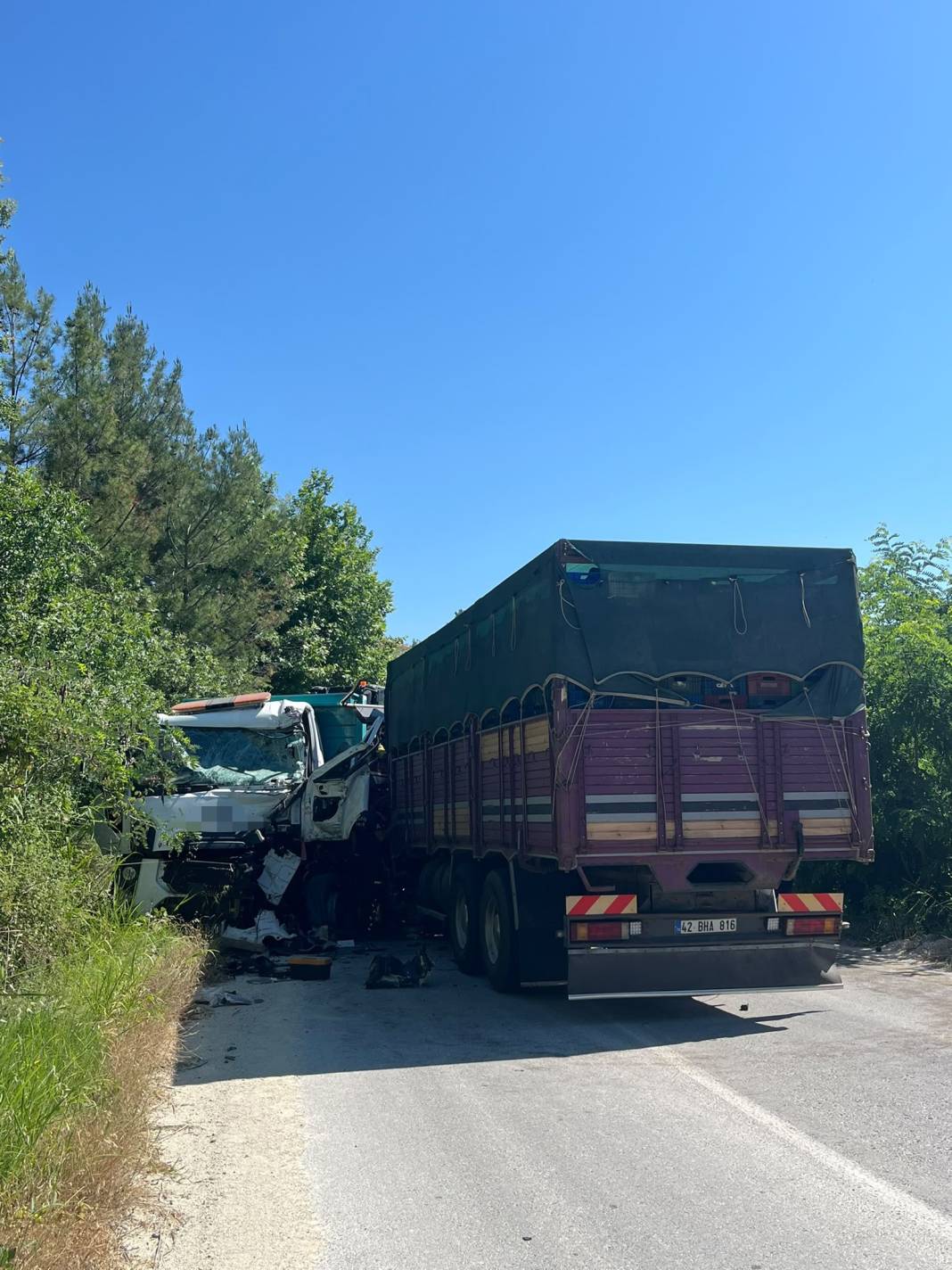 Manisa'da korkunç kaza! Kamyonlar kafa kafaya çarpıştı: Ölü ve yaralılar var 4